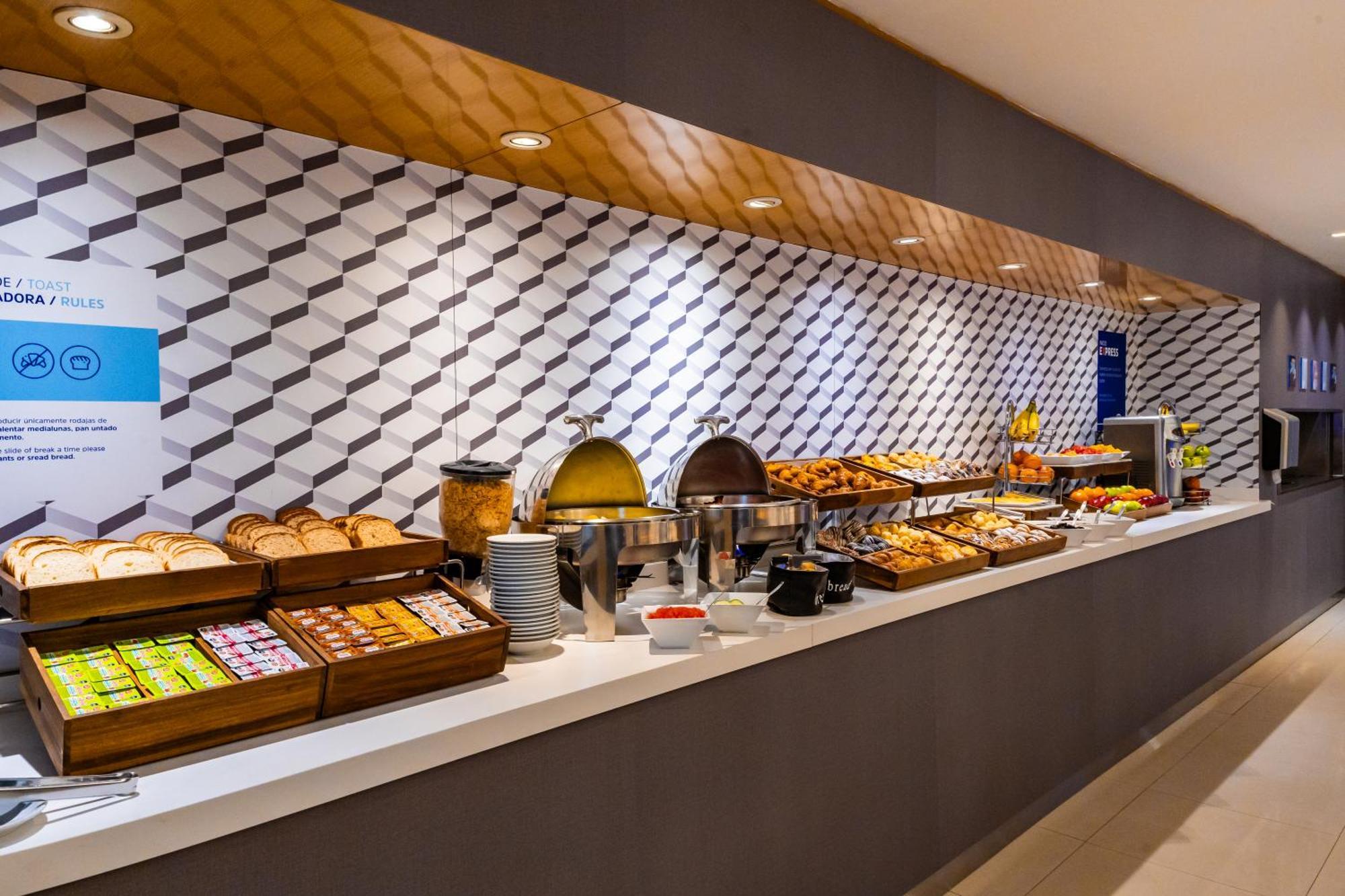 Holiday Inn Express Rosario By Ihg Exteriör bild
